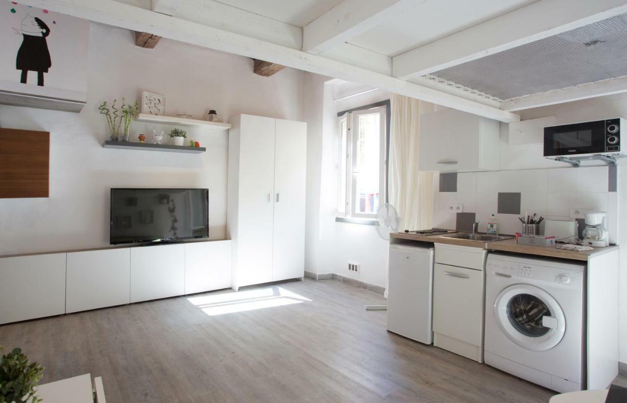 GregBnb-com - Filet suspendu ! - PARKING INCLUS - CLIMATISÉ - WIFI -15min Gare Tolone Esterno foto