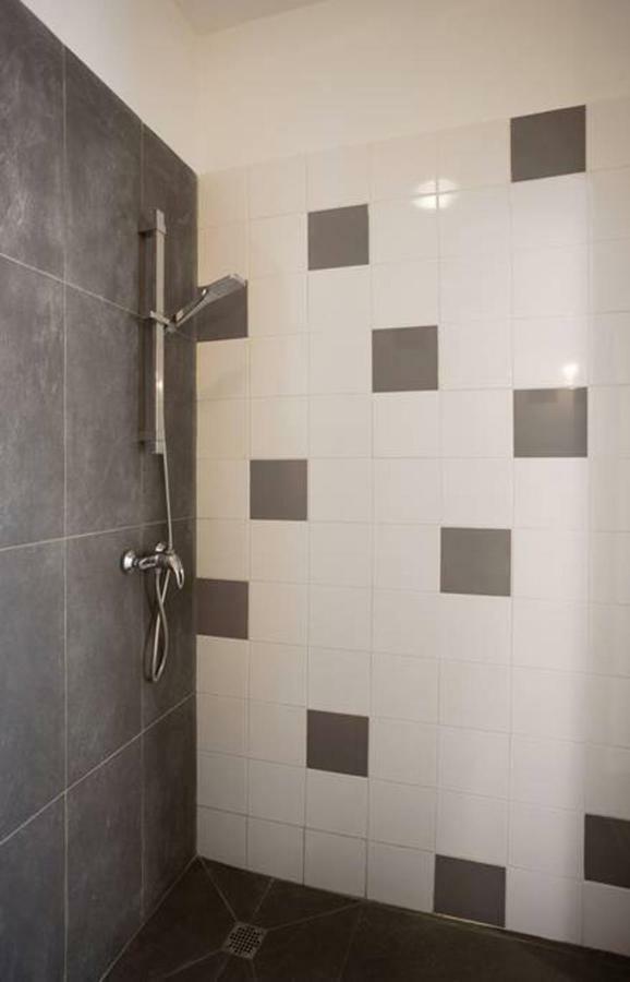 GregBnb-com - Filet suspendu ! - PARKING INCLUS - CLIMATISÉ - WIFI -15min Gare Tolone Esterno foto